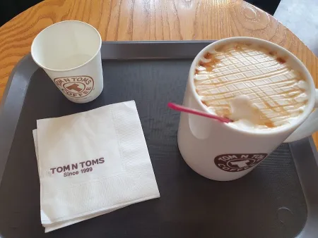Tom N Toms Coffee