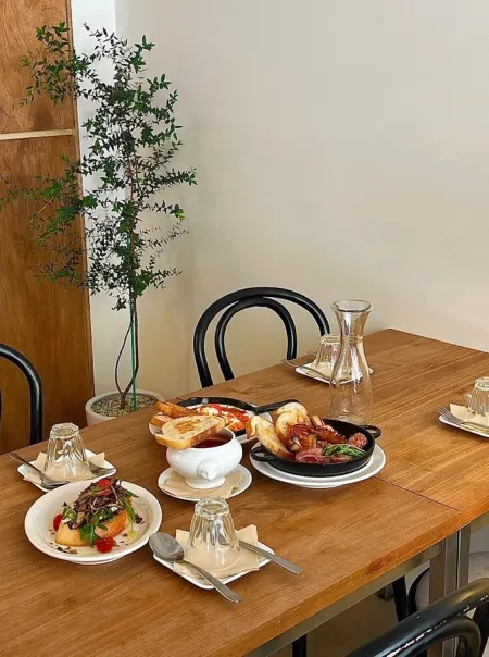 Melbuzz brunch & dinner