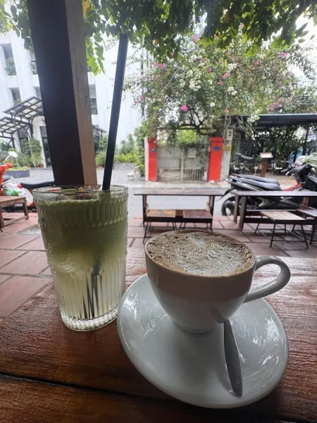 Bi • Coffee & Bar