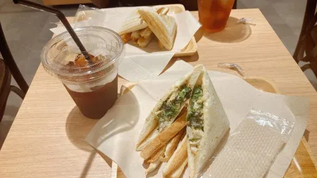 cafe-insquare 池袋駅東口