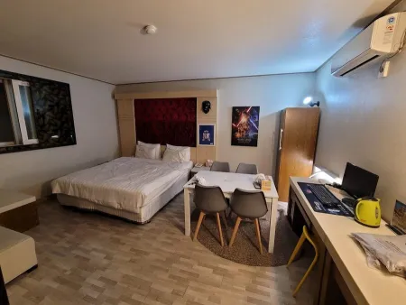 White Tourist Hotel