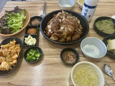 Johyang Jokbal