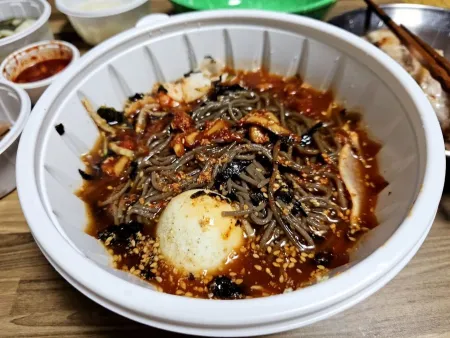 Bongpyeong Memil Makguksu