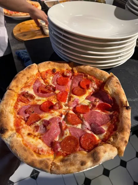 Italiani's Pizza F5 Diamond Plaza