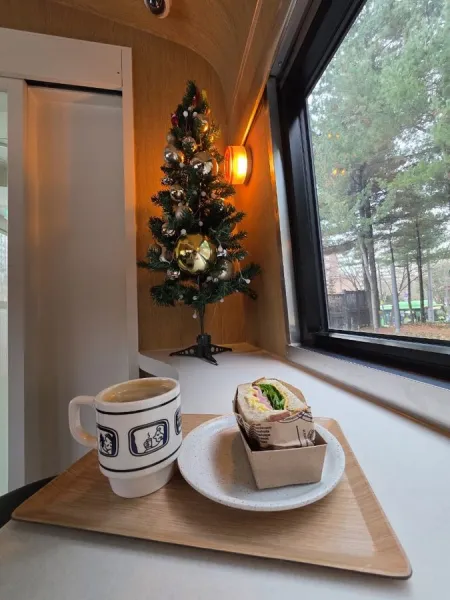 Gyeongchun Station Book & Coffee