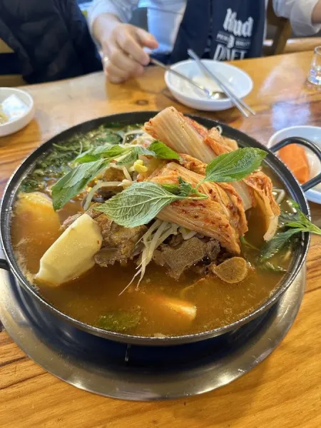 Hwangto Wang Kimchi Gamjatang