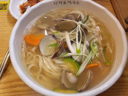 Hangangno Kalguksu Seolleung Branch
