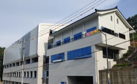 Dongnae Indoor Tennis Court