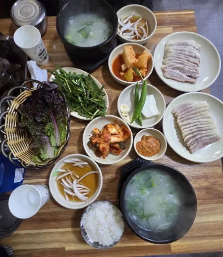 Gaya Park Dwaeji Gukbap Busan National University Branch