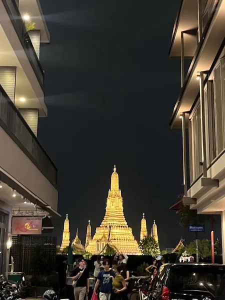 Wat Arun View Alley