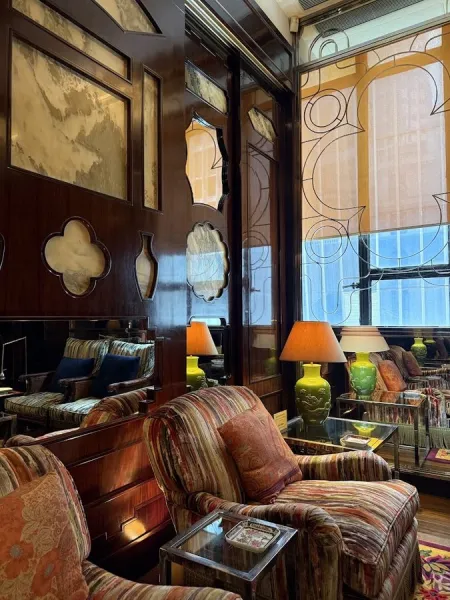 Red Chamber Lounge