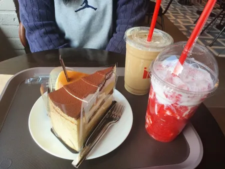 Hollys Coffee Juan Station Branch