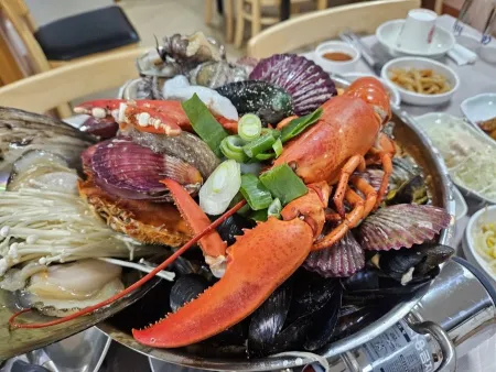 Tongyeong Eochon Fresh Seafood Hot Pot