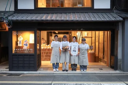 OUI. Bakery cafe
