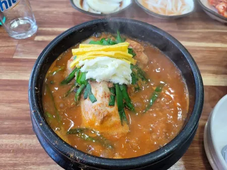 Gangbyeon Eotang Guksu Samgye Seongdang Branch