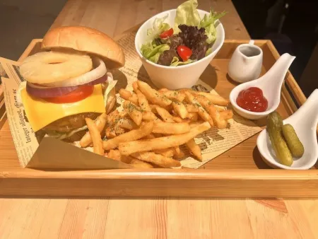 AWT Bistro下班後餐酒館