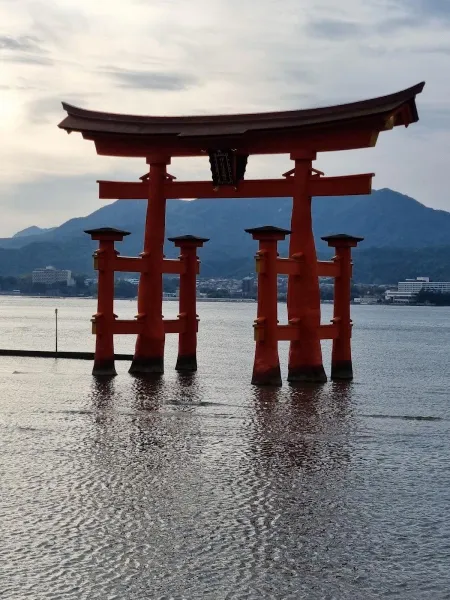 嚴島