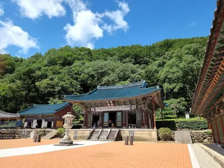 Seoraksan Sinheungsa Temple