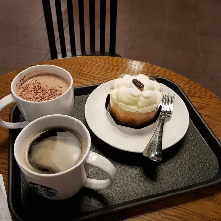 Starbucks Renaissance Intersection