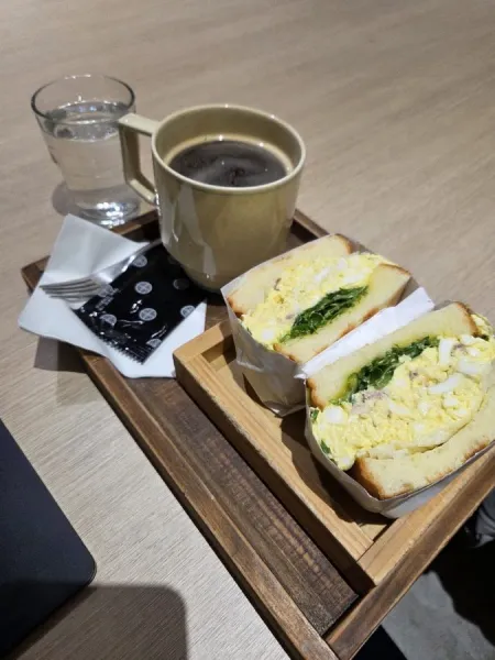 흘러