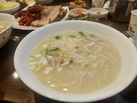 Jeongwoo Kalguksu Bossam