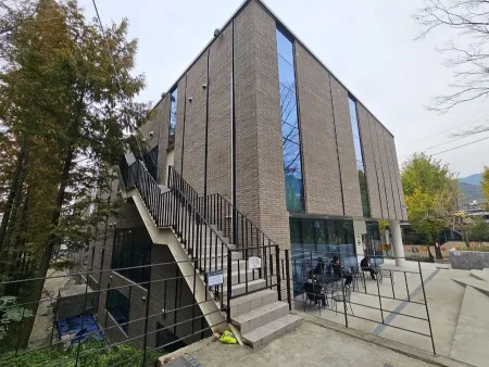 Mandeok Library