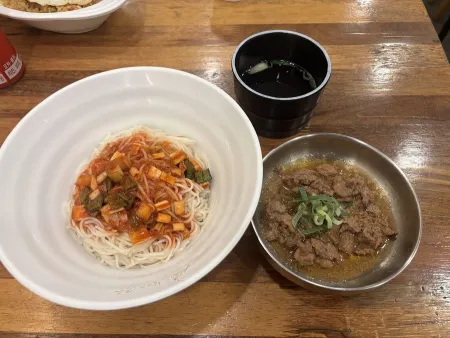 Myeongdong Halmeoni Guksu Cheonggye Plaza Branch