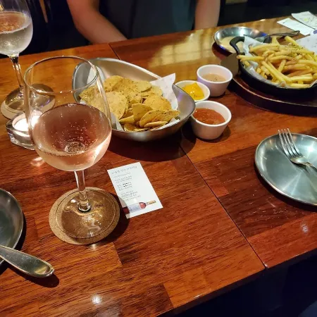 Oneul, Wine Hanjan Dujeong Branch