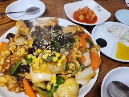 Yeonji Jjamppong Naengmyeon