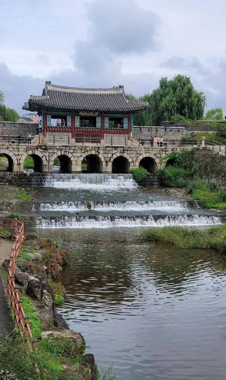 Hwahongmun Gate (Buksumun)