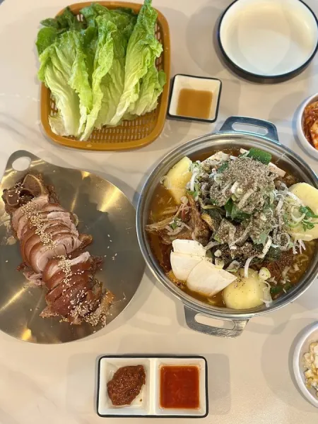Jokbal Night Market & Muchung Gamjatang