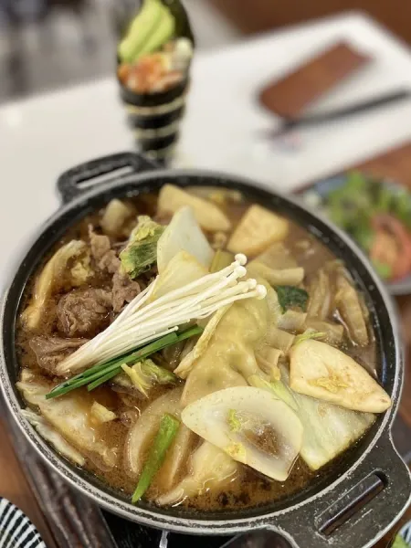 Donggyeong Sanchaek