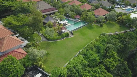 LaBomie Uluwatu