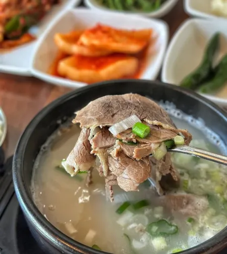 Lee Yunjia Kkori Gomtang
