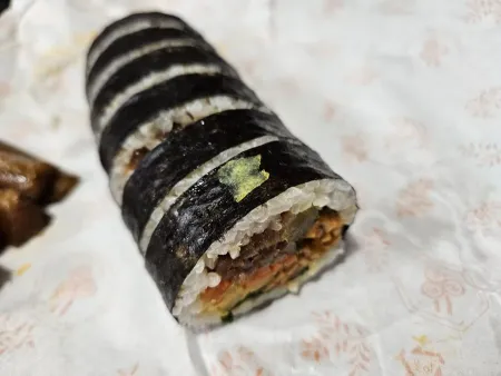 Lee Donggyu Tongtong Gimbap