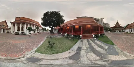 Phra Tamnak Daeng (The Red House)
