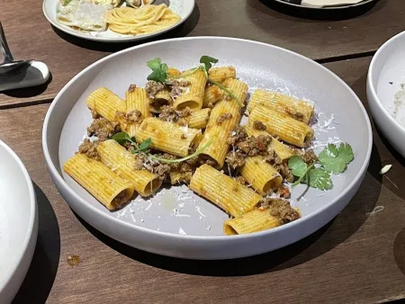 Dining Hu