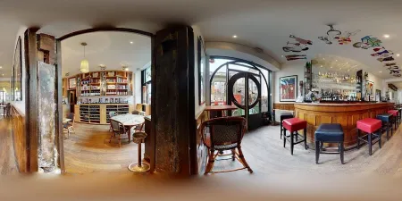 Le Willi's Wine Bar