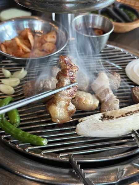Kkamang Dwaeji Jungmun Branch