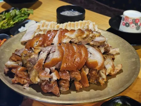 Daehangno Jokbal Bossam Daehangno Main Branch