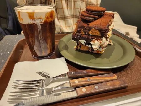MAHOGANY COFFEE Lotte Yeongdeungpo Branch