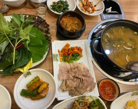 Seonjone Ureong Ssambap & Jeju Black Pig