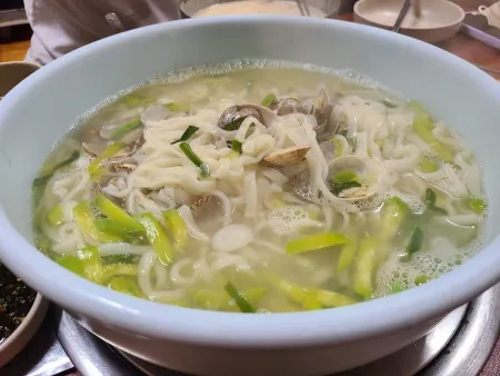 Heungnam Myeonok Bajirak Son Kalguksu