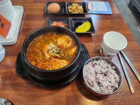 홍제동순두부우동국수 서울역와이즈타워점