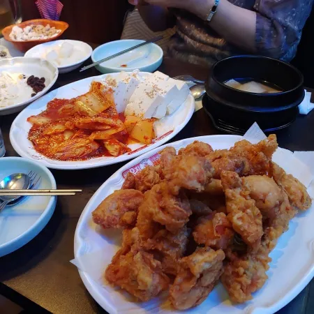Yeonsin Smile Chicken Hof
