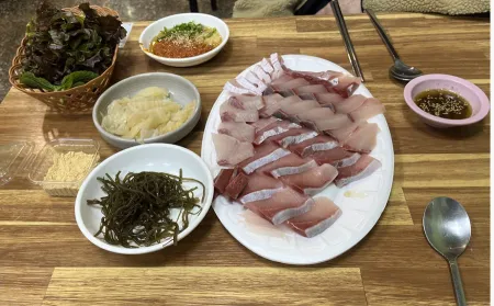 Gangneung Jungang Market Fish Market Domahoejip