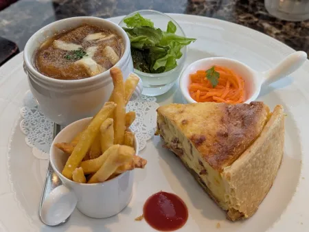 CAFE AUX BACCHANALES JR HAKATA CITY