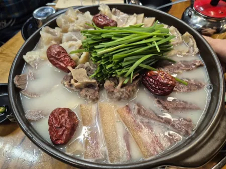 Sinsa Seolleongtang