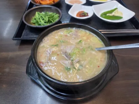 Gaeseonggung Dwaeji Gukbap Milmyeon