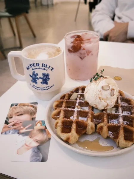 Mouse Rabbit Coffee